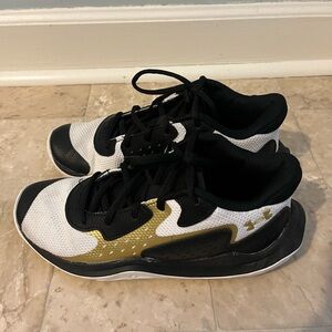 Youth Boys Under Armour Basketball Shoes 7